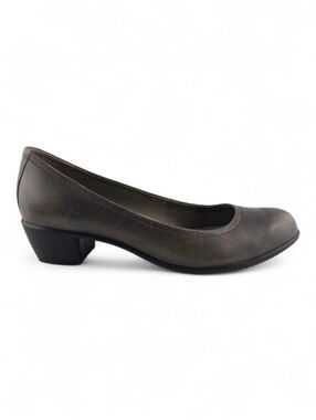 ECCO Women's Sculpted 45 Leather Round Toe Slip On Pump Grey 38